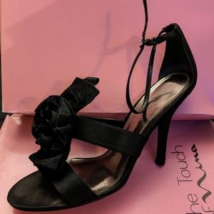 Touch of Nina Size 10 3 inch strappy black heel with flowery bow detail